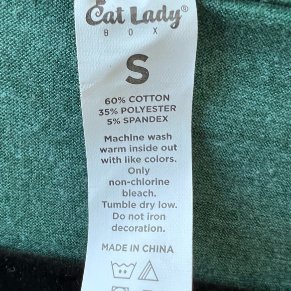 Cat Lady T-shirt VNeck Super Soft Small - Picture 5 of 5